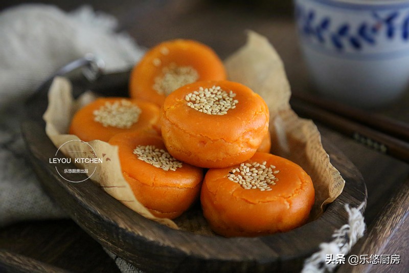 红薯饼怎样做才酥脆好吃,做红薯饼需要加什么配料