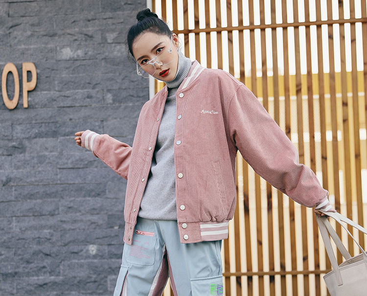 棒球服搭配女少年感,想要有颗年轻的心