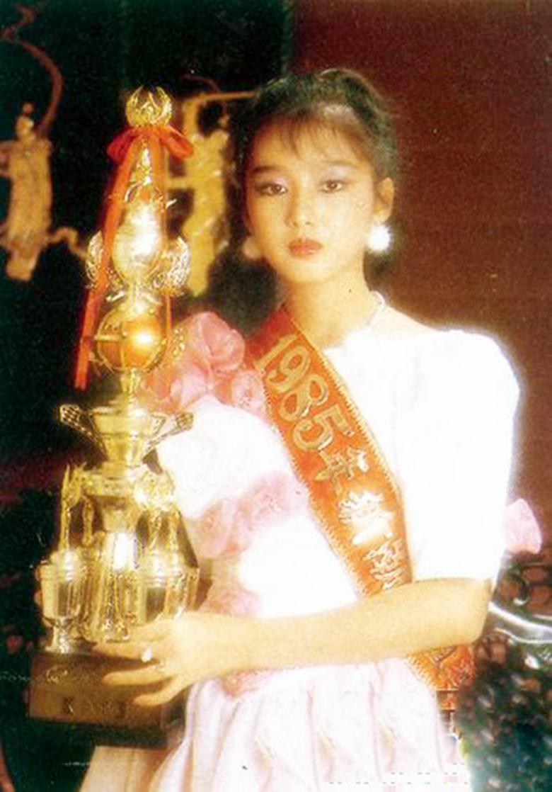 刘德华和朱丽倩的婚纱照,四大天王刘德华爱人