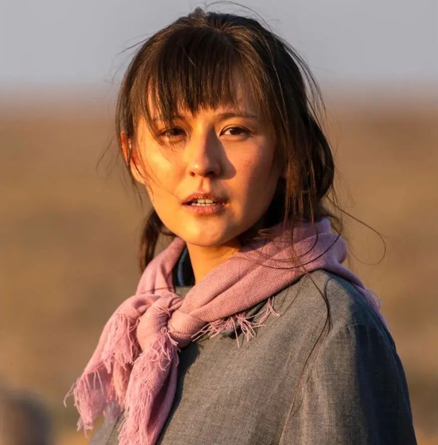 15岁就当《瑞丽》封面女郎，却被老师否定，沉寂10年再度翻红