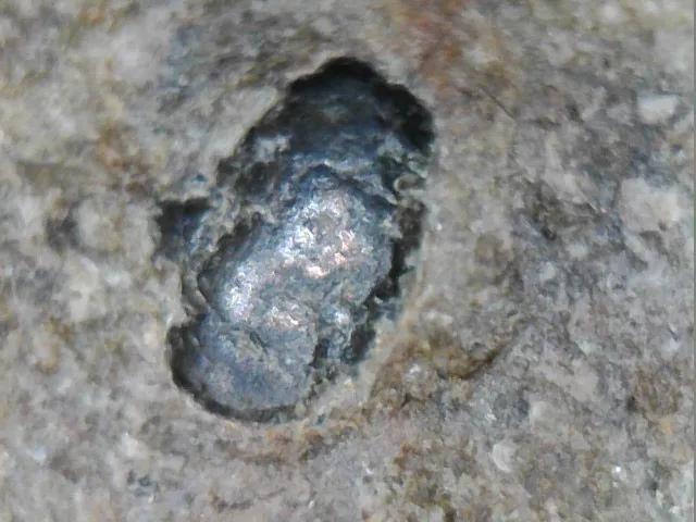 斜长石角砾岩无球粒陨石,月球混合碎硝角砾陨石