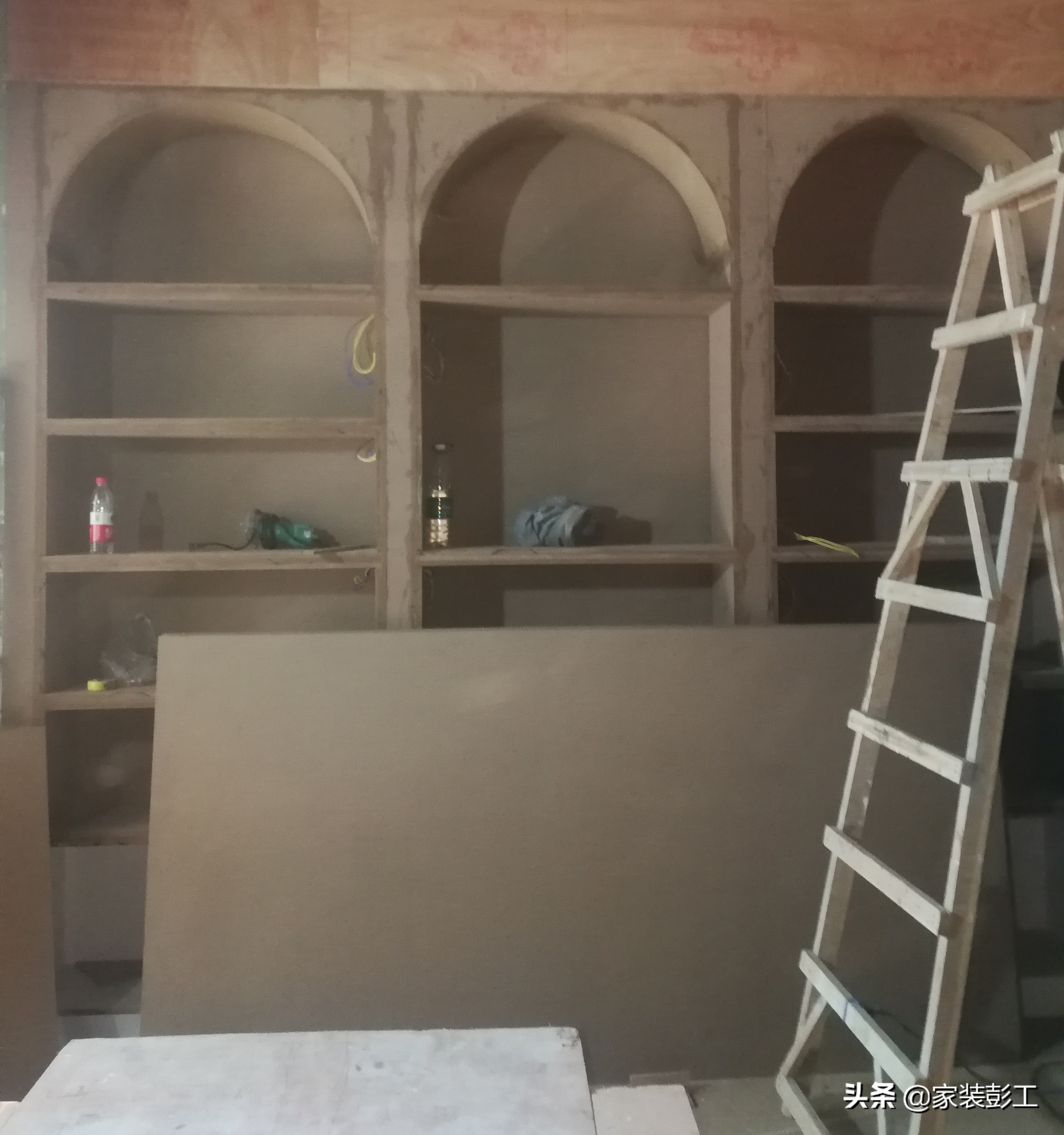 这么多年了，踩过无数的坑，还是觉得实木多层板更适合咱老百姓