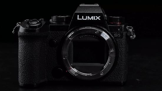 松下全画幅微单s5对焦,松下s5全画幅微单变焦镜头推荐