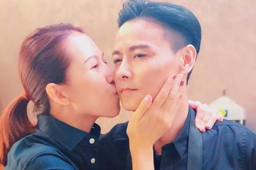 蔡少芬张晋全家福上热搜,三胎儿子“唐装”出镜,年味儿十足