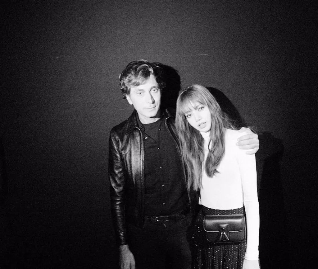 blackpink四人从黑暗中走出来,blackpink被黑得最惨的一年