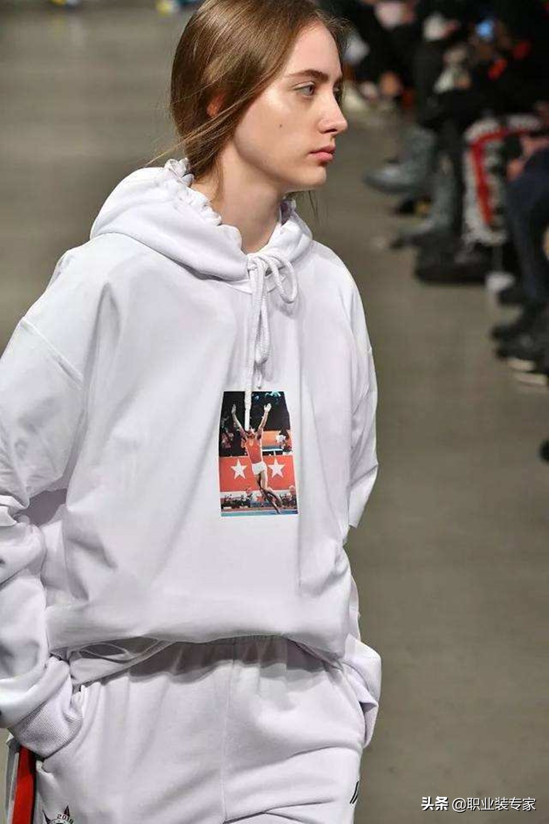 李宁通过什么营销策略来推广业务,李宁运动服装营销策略研究