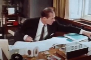 英女王下令封杀50年!王室私生活*片禁**遭泄露,百万人在线吃瓜