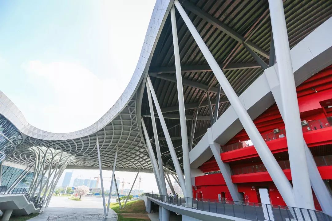 全域旅游星空屋顶“砚生水墨”.来肇庆新区体育中心领略现代美学