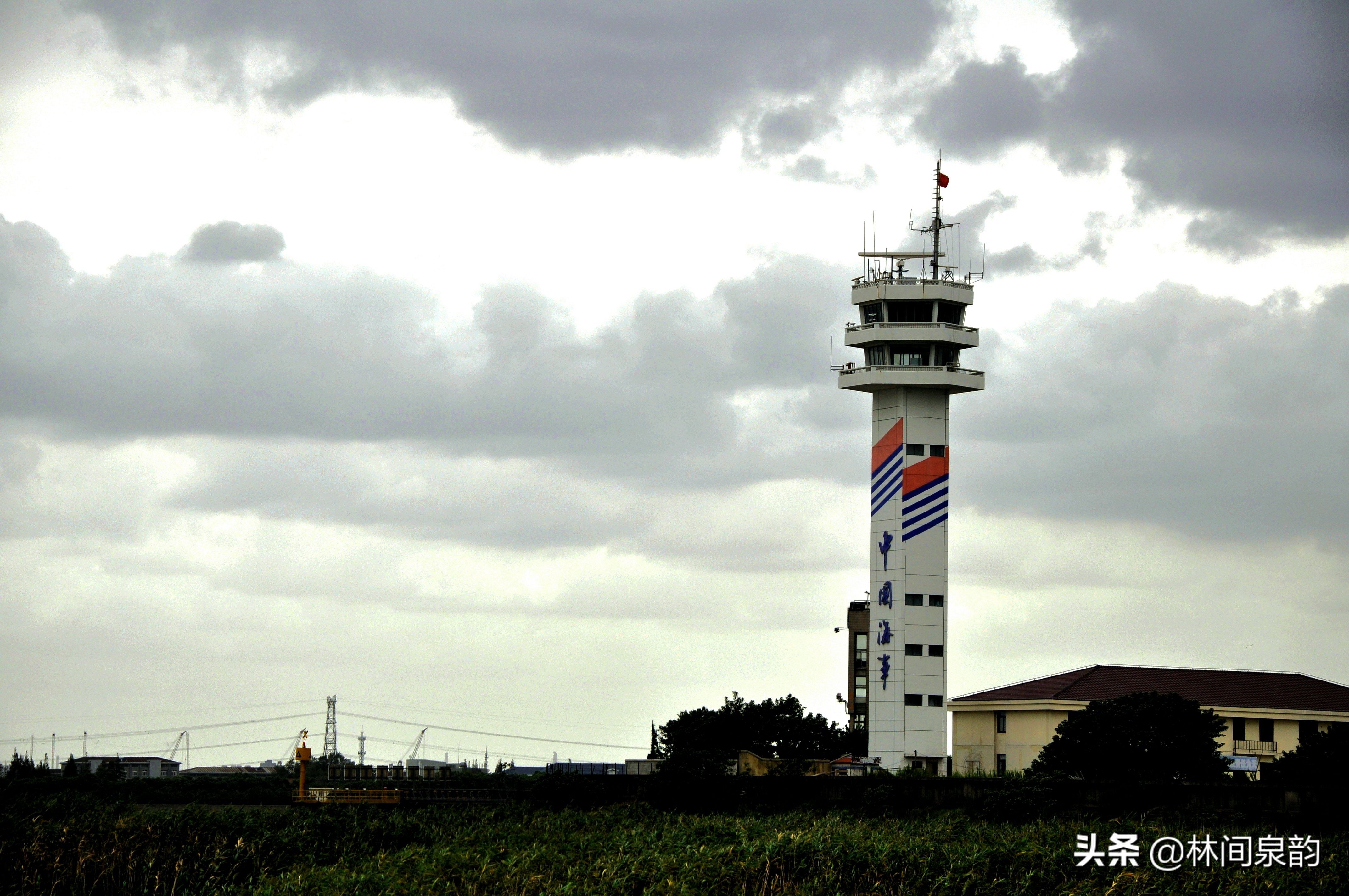 昔日守护边关今朝守护青山,昔日锁江炮台