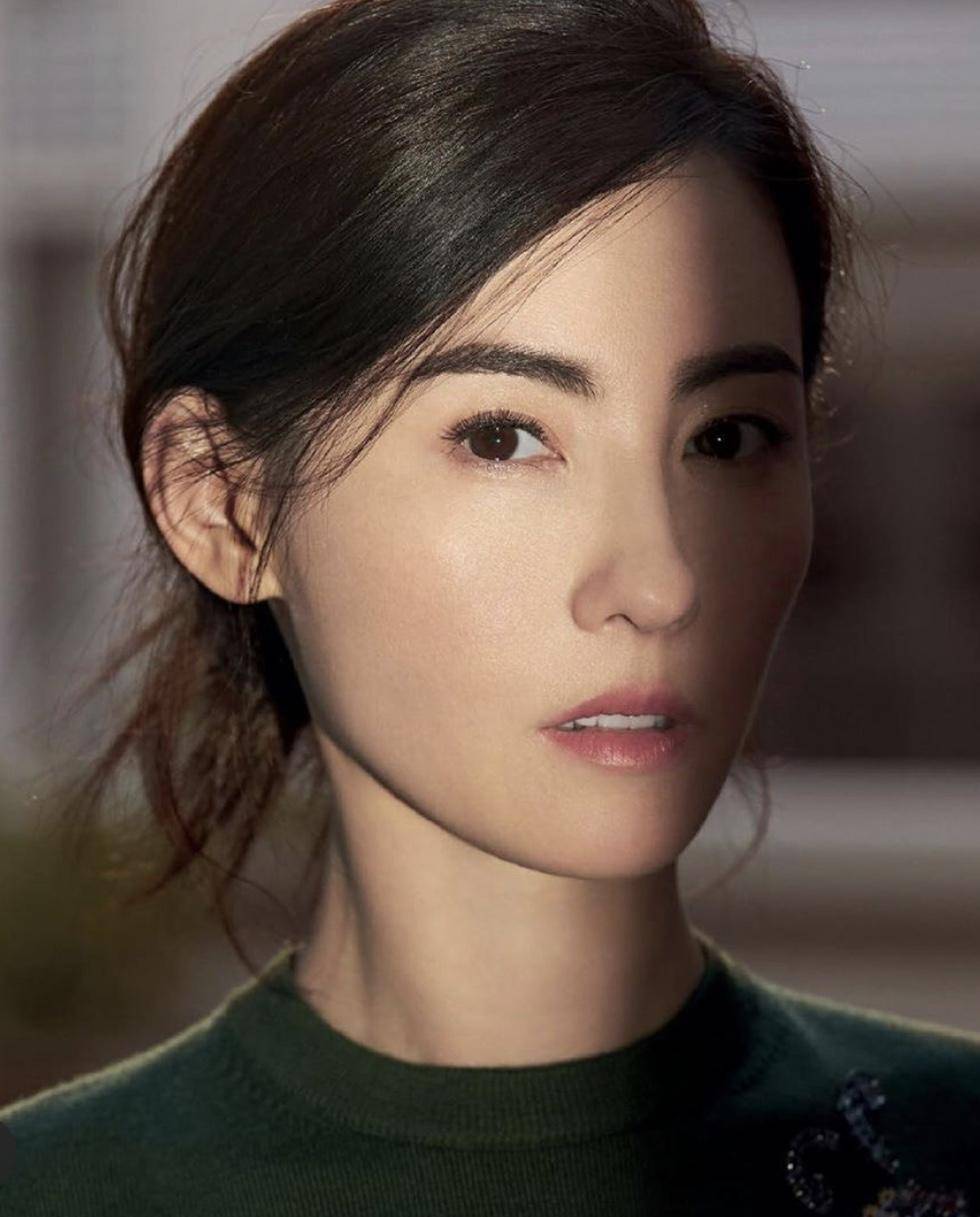 曝张柏芝被赶下飞机,张柏芝一家五口被赶下飞机