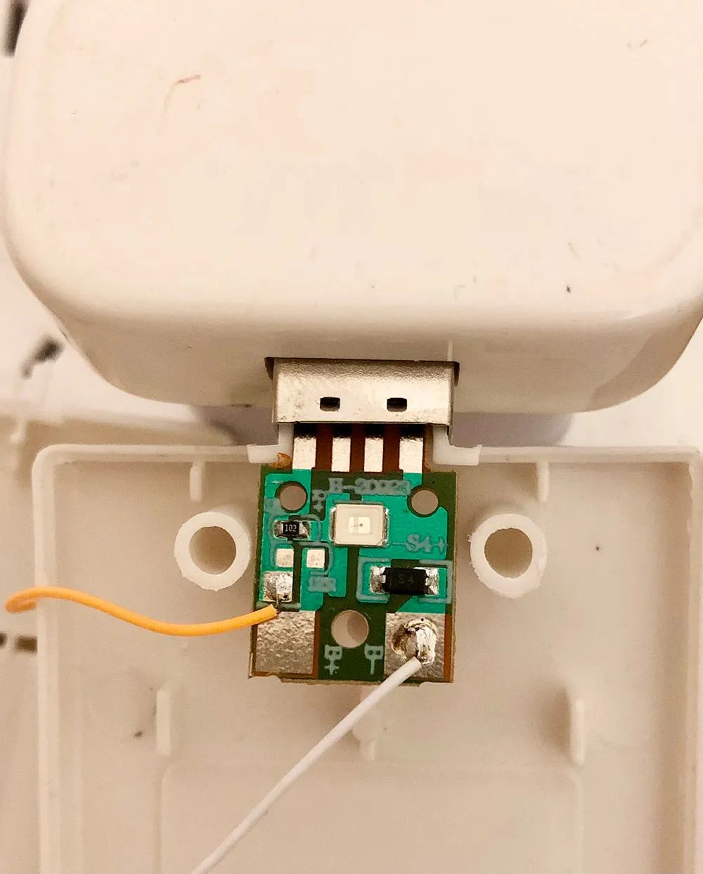 最简单的2.4伏镍氢电池充电电路,尼康镍氢充电器拆解