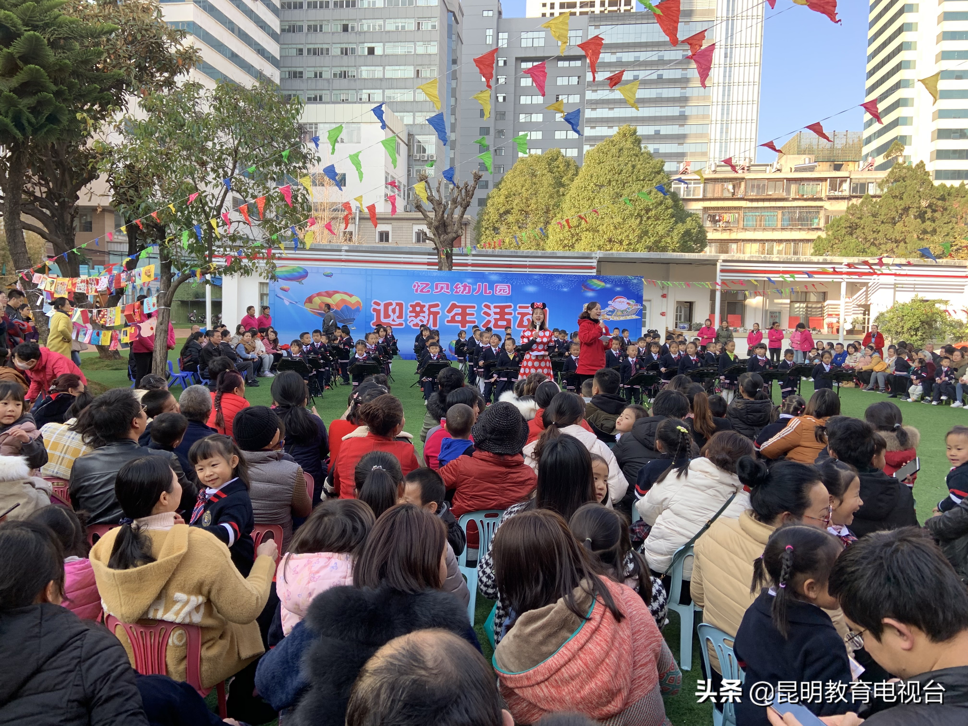 幼儿园元旦跳蚤市场乐淘淘活动,幼儿园元旦跳蚤市场乐淘淘展示牌