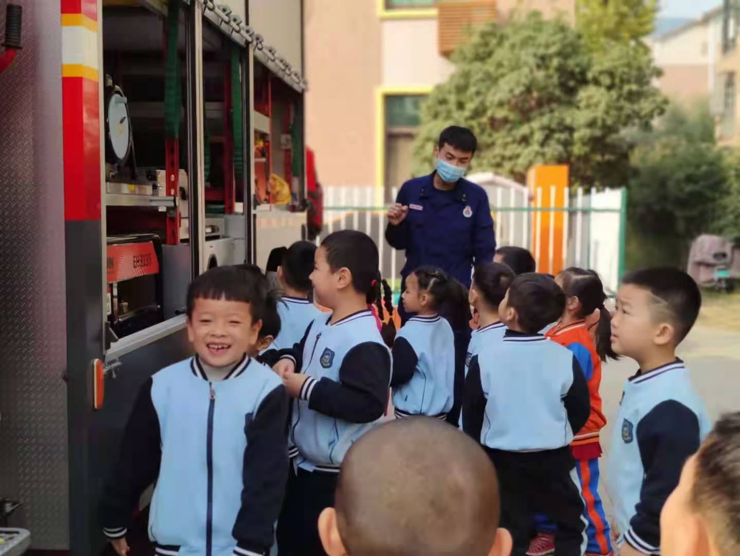 消防安全幼儿园活动,海贝幼儿园消防演习