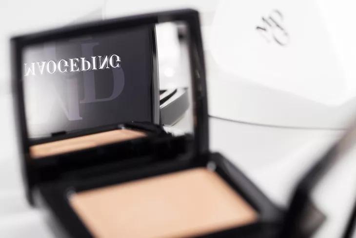 李佳琦没骗人！4万件粉底1晚卖断货，好用到连说8个omg