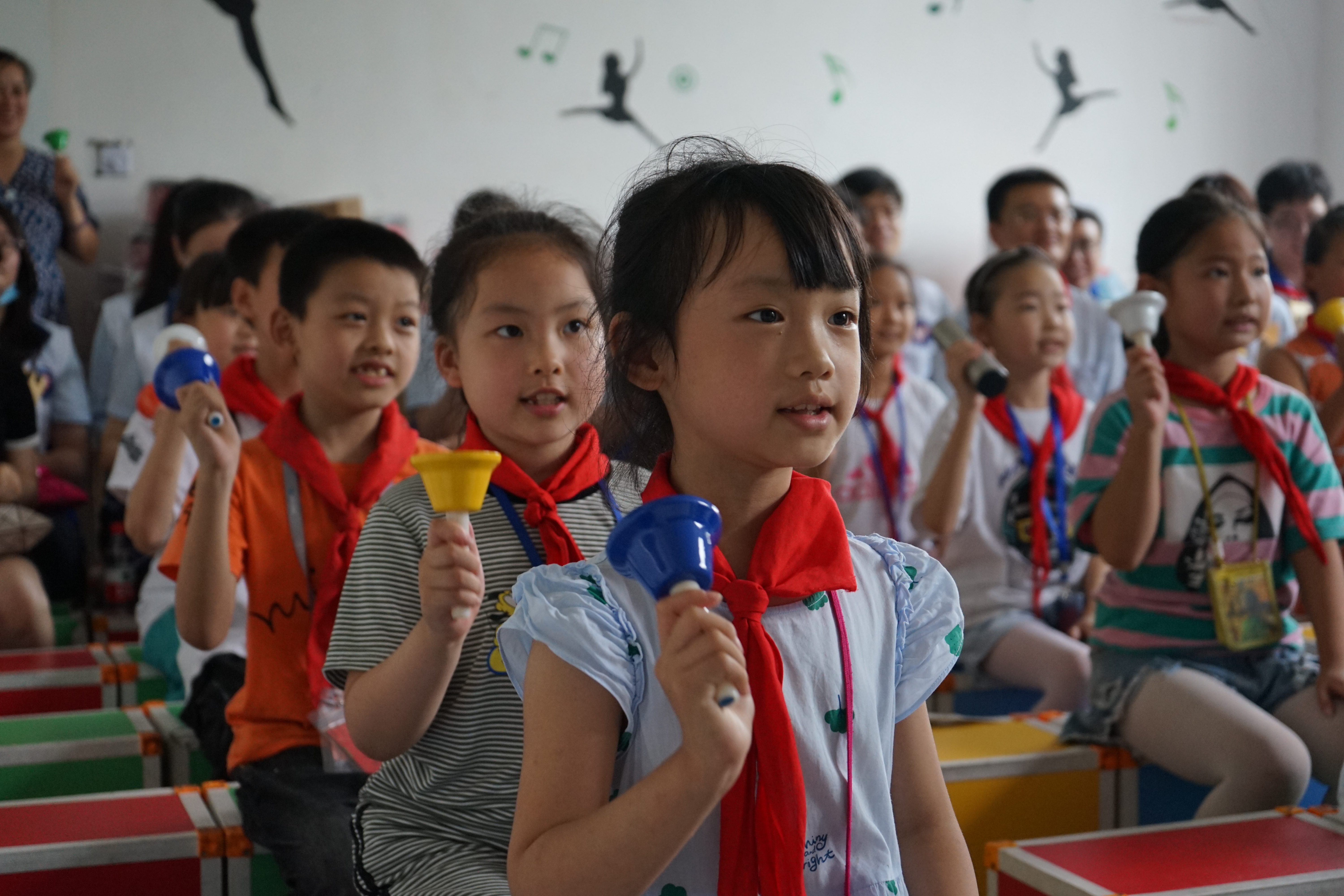苏州建行“积分圆梦•微公益”快乐音乐教室在太仓卉贤小学捐建落成