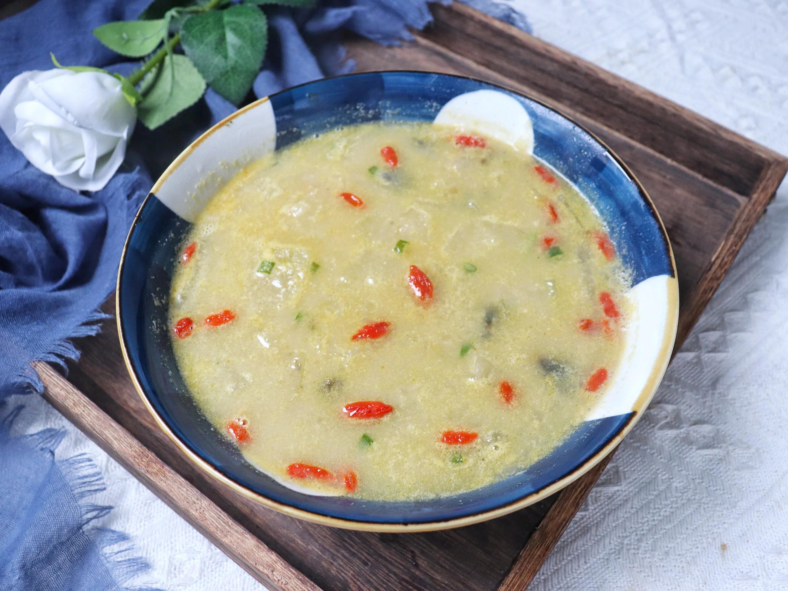 肚子鼓得像怀孕一样,孕妇肚子煲鸡汤