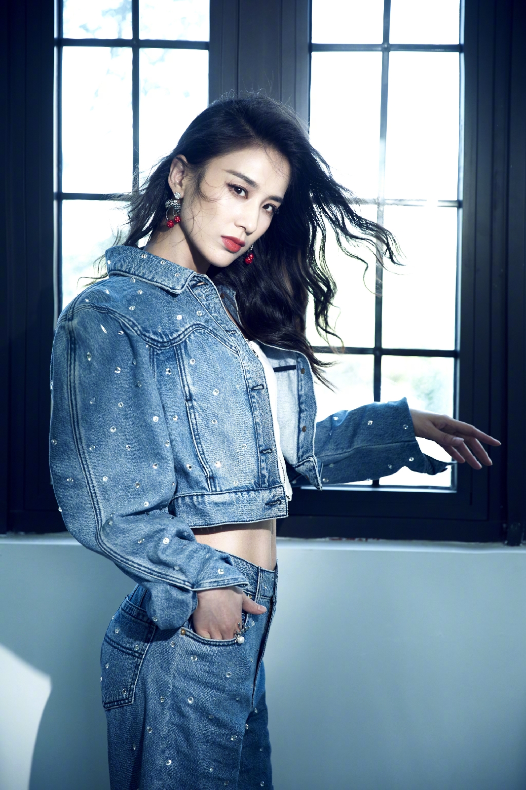 利用牛仔风格打造时髦气质,简约时尚休闲牛仔搭配