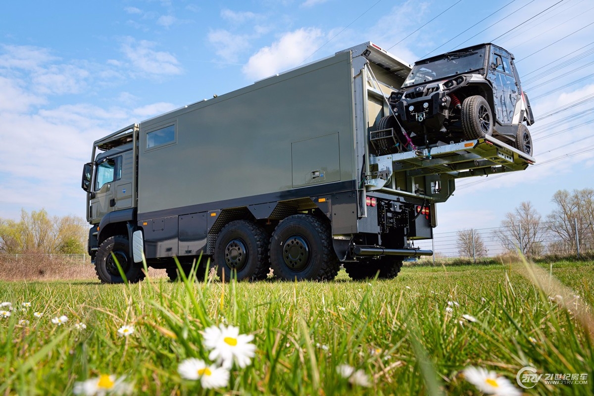 欧美顶级越野房车售价上千万,进口5米长2米高顶级越野房车