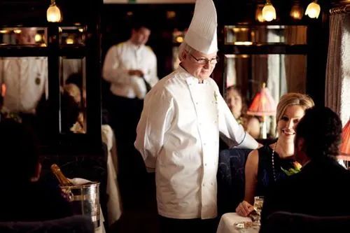 你以为火车只有泡面盒饭?火车文化的精髓,是堪比米其林的美食啊