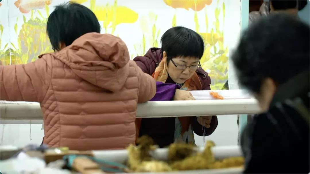 一座是工艺“潮”城，一座是设计“潮”城：潮绣的华丽转身