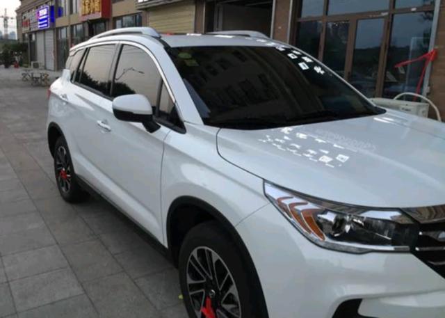 车膜太黑看不见反光镜怎么办,车膜晚上看不清后视镜