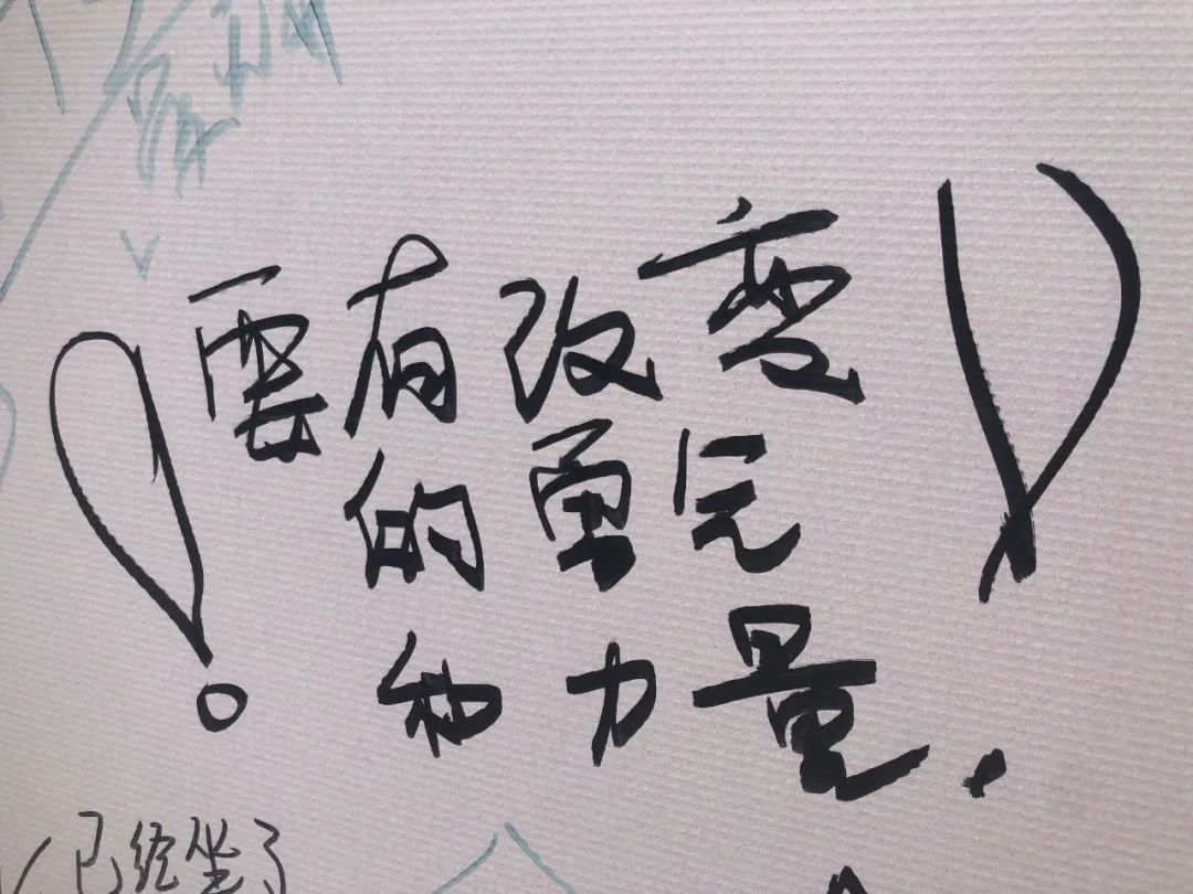 在家看*片A**被老妈撞见，她反手就带我去了个“18禁”场所