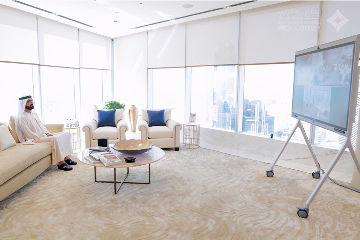 迪拜老铁？王子借成龙豪车，酋长用华为IdeaHub云道喜