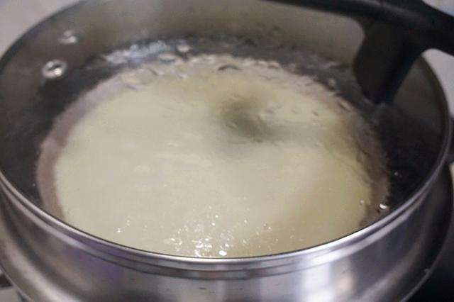 妈妈教我做面,没有蒸凉皮的罗罗怎么做凉皮