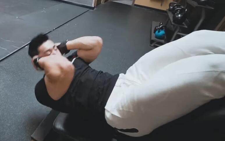 徒手练腰腹最好的6个动作,减腰腹的健身动作