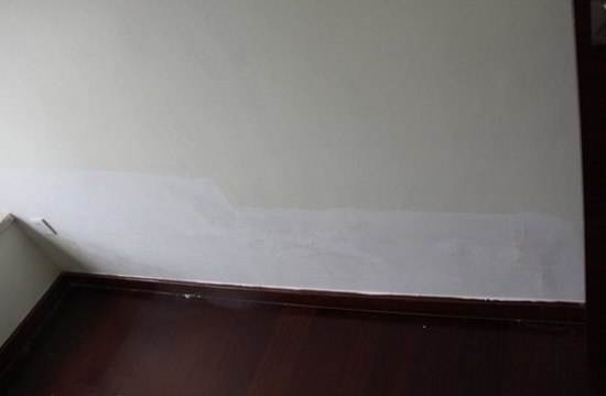 修复墙面返潮脱落发霉起皮,墙面返潮发霉长青苔两大原因