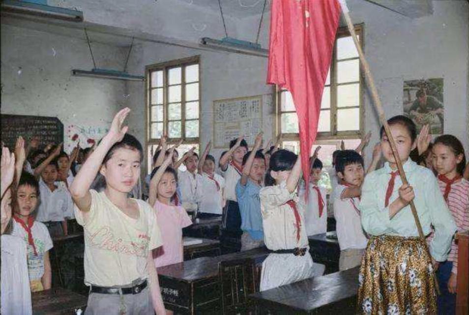 十年后当年的校园有什么变化,6070后童年学校生活的回忆