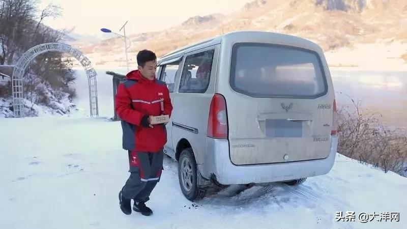路上结冰怎么送外卖,冬天下雪路滑外卖小哥怎么送餐