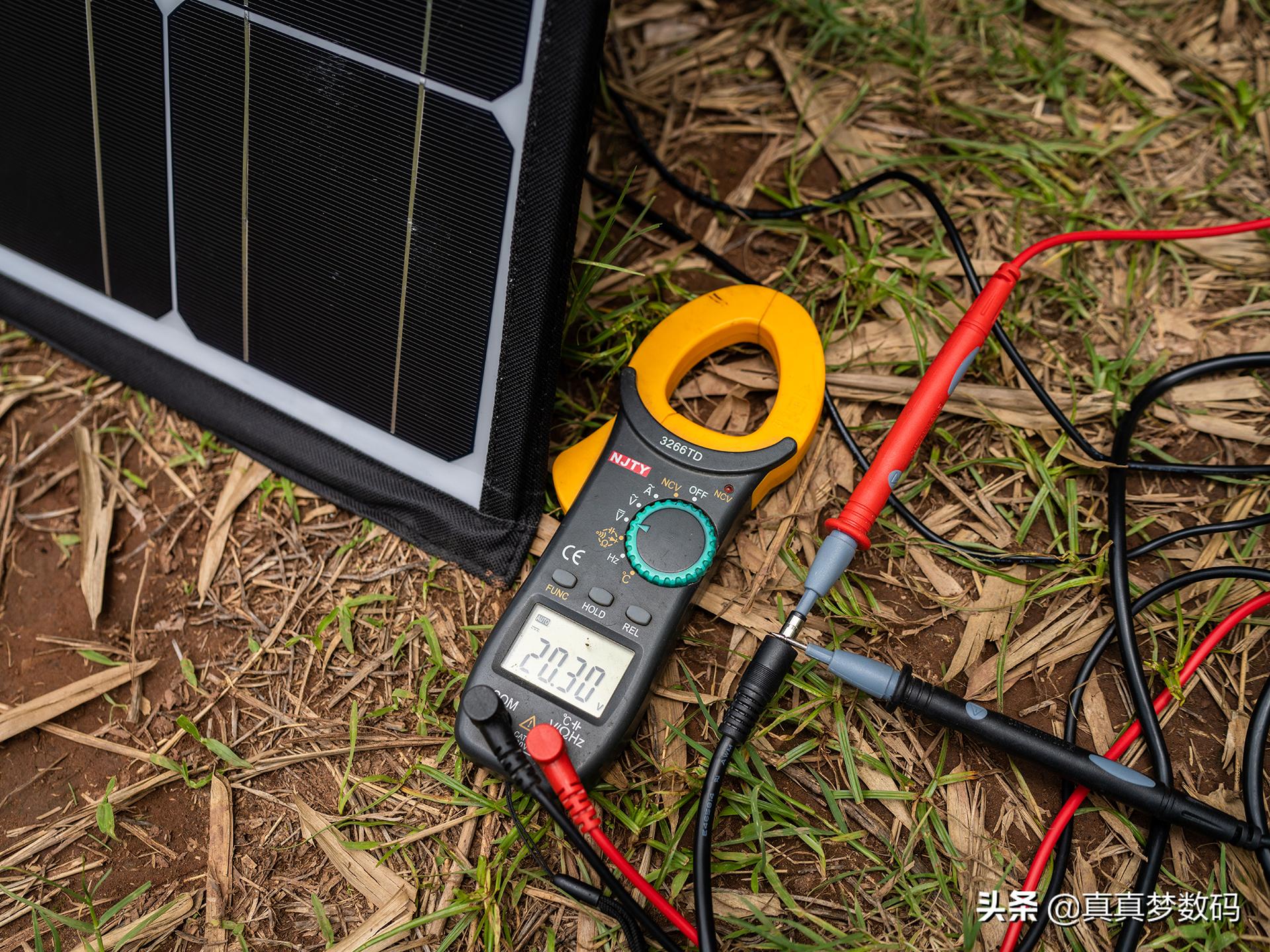 汽车太阳能电池板一天充多少度电,太阳能电池板越大充电越快吗