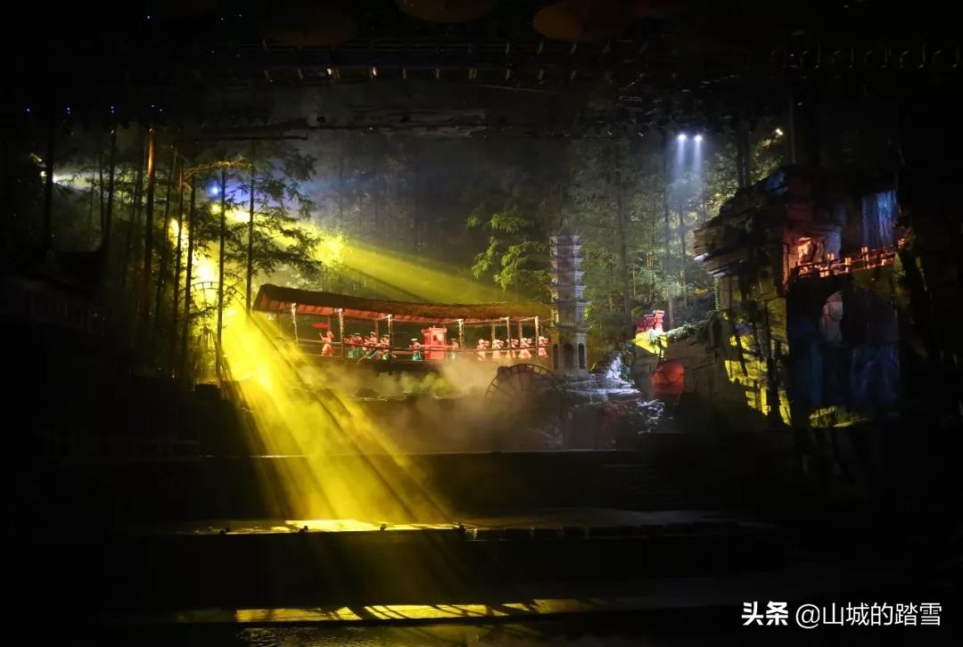 去凤凰古城有必要看演出吗,吐槽凤凰古城