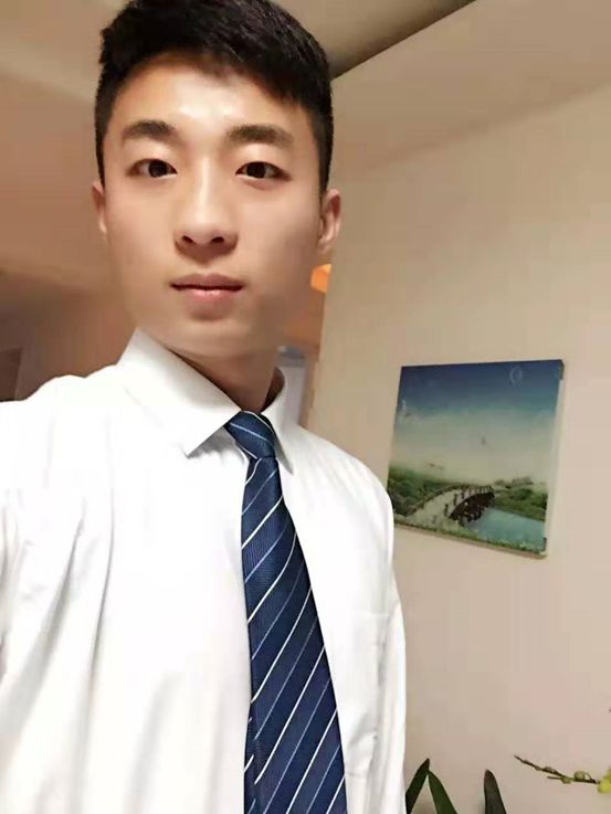 这个音乐系毕业的90后钢银业务员有点不一般！