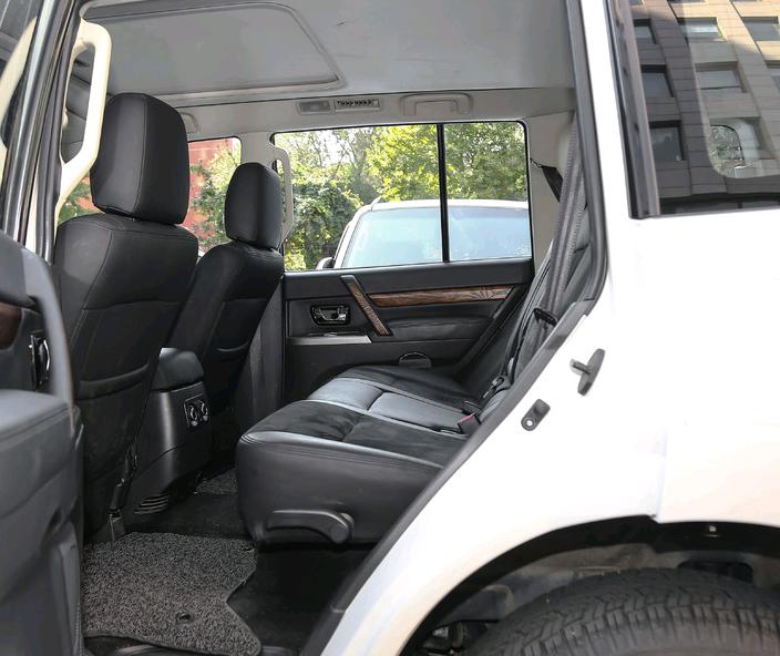 汉兰达3.5和帕杰罗3.0哪个好,三菱帕杰罗2020缺点