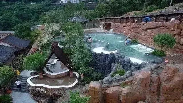 去泡温泉下雨,冬天下雨适合泡温泉吗