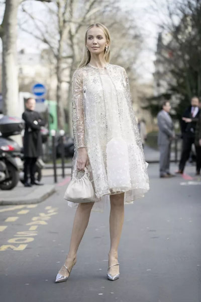 今年最流行的风衣外套 (斗篷雨衣好看还是风衣雨衣好看)