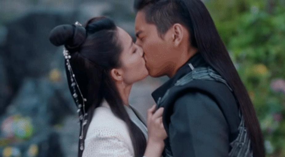 吻戏不好拍!有剧亲了42秒被嘲像啃猪蹄,不如《隐秘》一个强吻