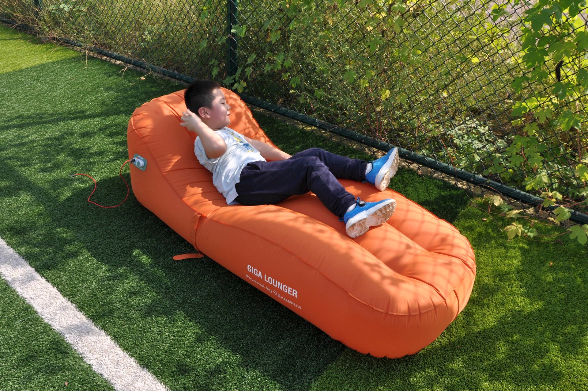 十一长假，我用反射镜面一键自动充气休闲床玩嗨了