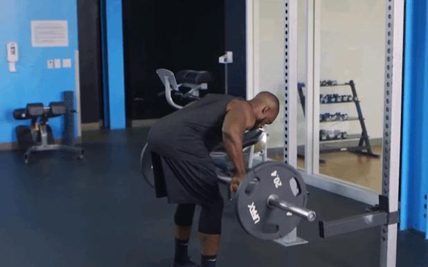 杠铃划船姿势正确还是腰疼,杠铃划船怎么练宽背