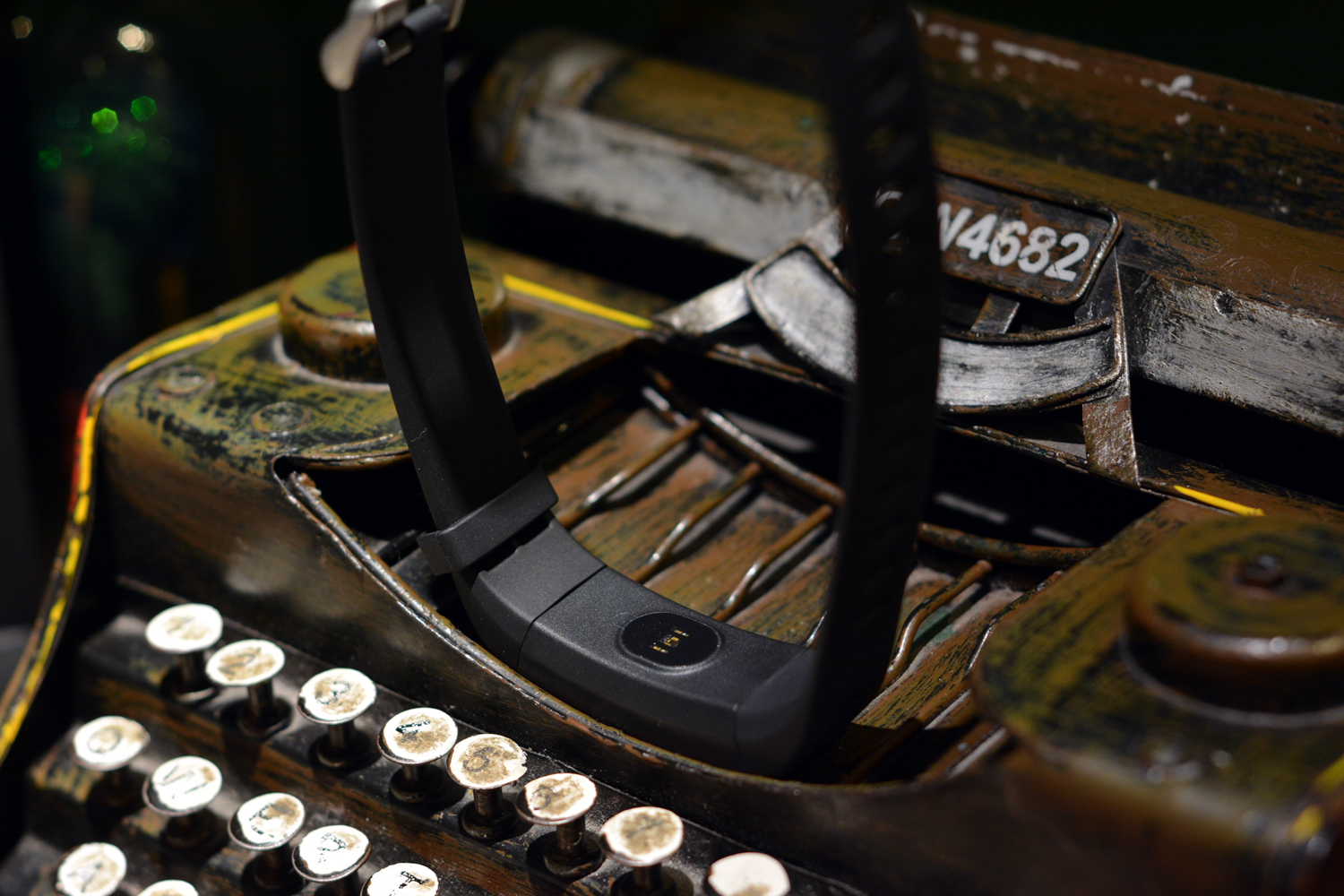 AGMH1手机:不怕摔,不怕水,能待机20天,父母最爱?