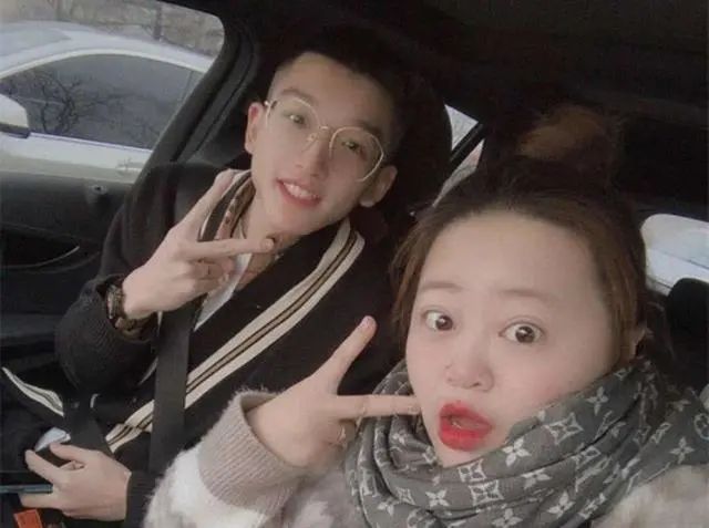 为抓住爱情，小伙将94斤女友喂胖到200斤，生娃后两人更甜蜜