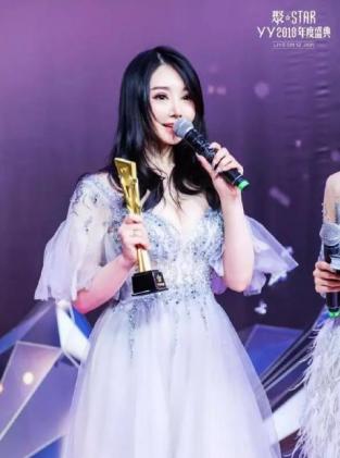 前YY约战一姐兔33转抖音了?昔日性感女神还能再创辉煌吗