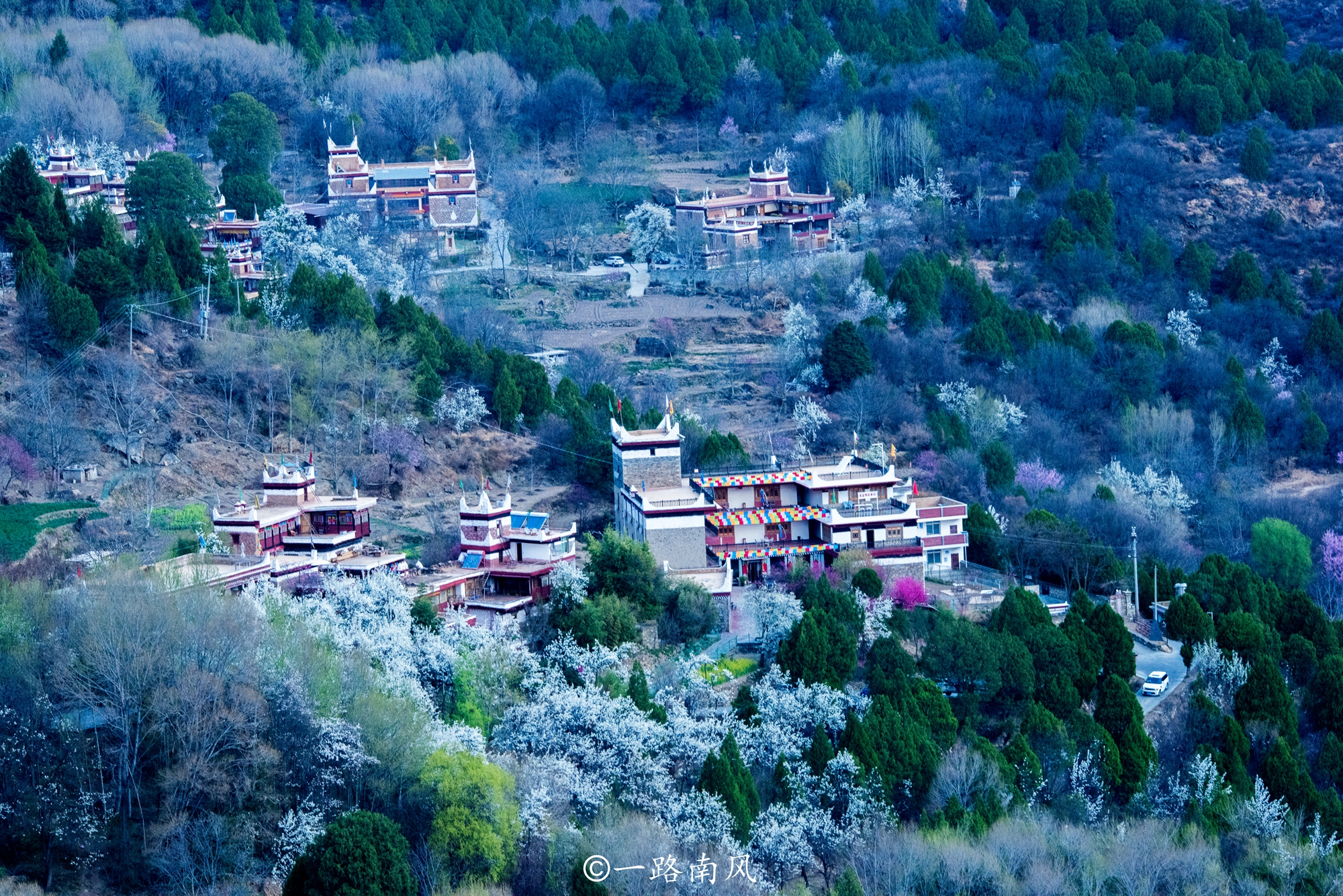 四川甘孜州丹巴甲居藏寨,甘孜州甲居藏寨免费景区