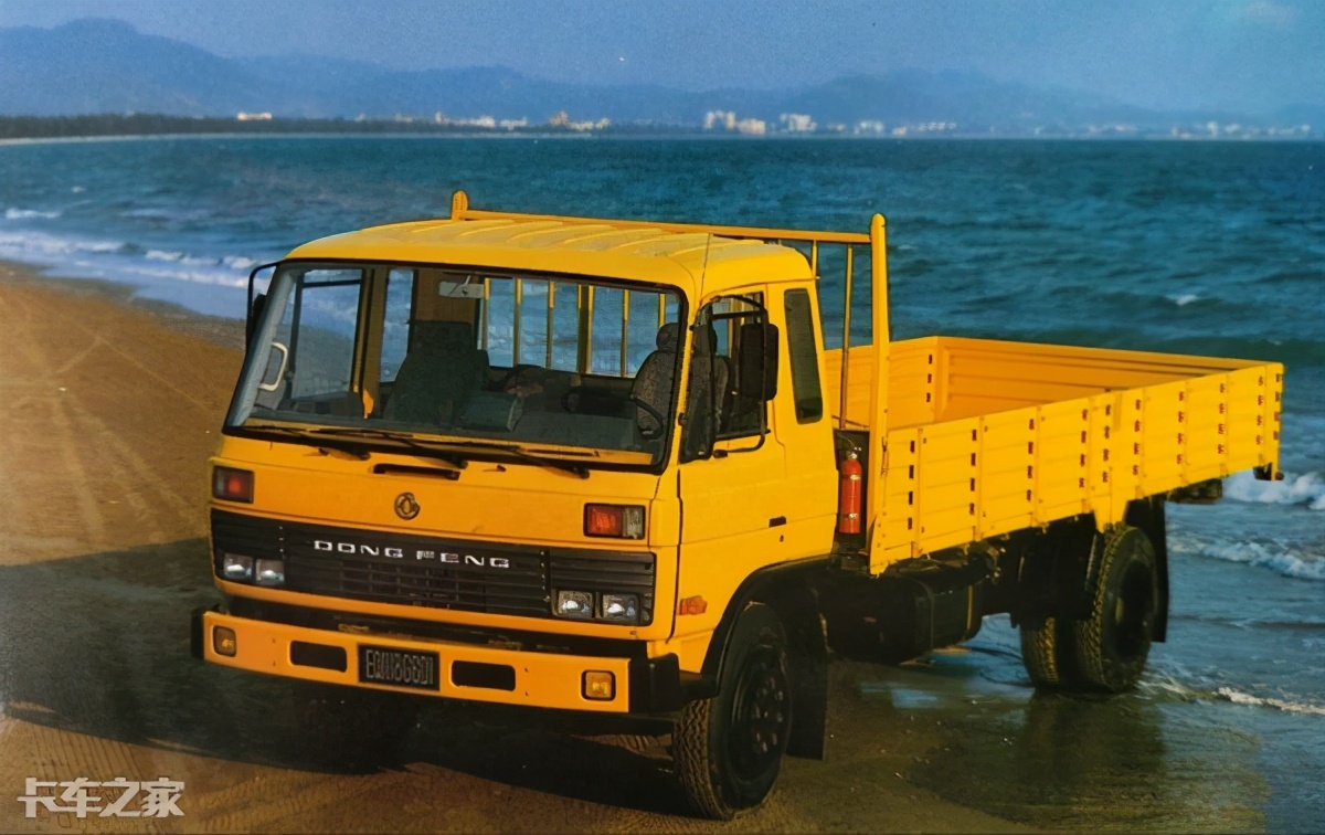 90年代东风小货车,90年代东风带卧铺的尖头卡车
