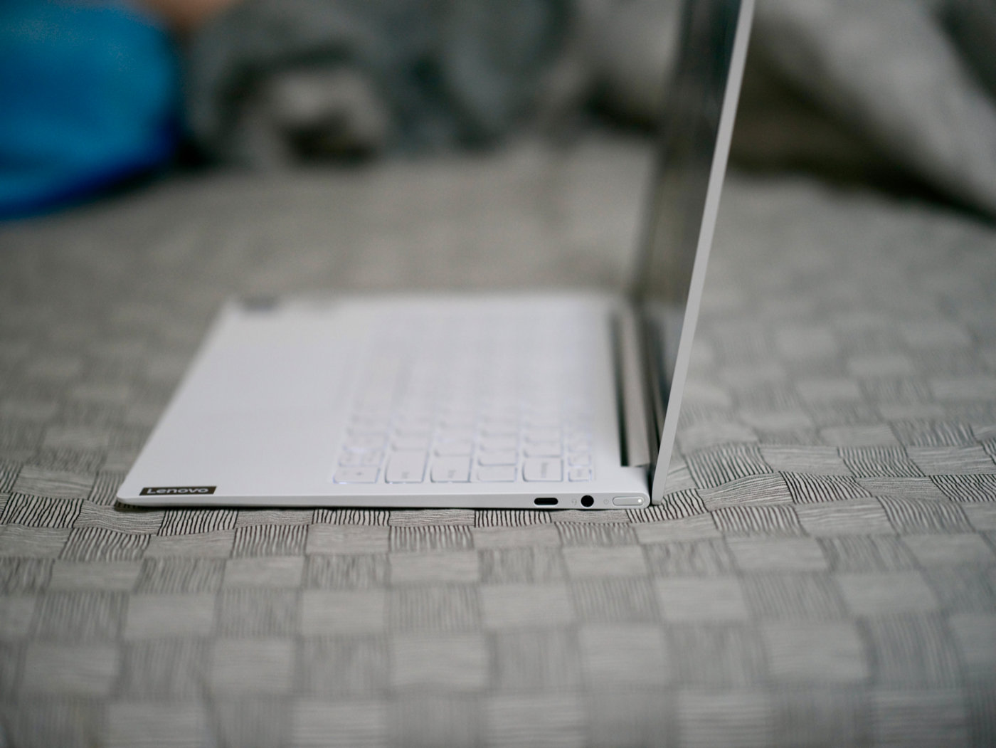 联想yogapro13s碳纤维限量版,联想yoga13s和小新pro14哪个好