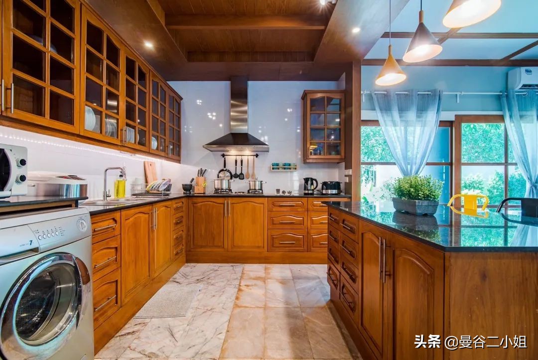 四川妹子「隐居」泰国华欣,入住6000万海滨别墅,租金却超便宜