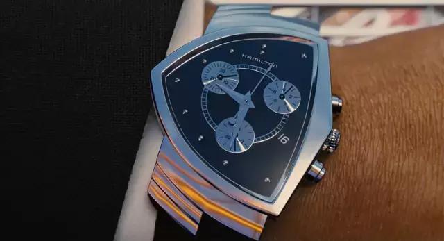 男靠美色，女靠脑洞，当代的“黑衣人”特工标配