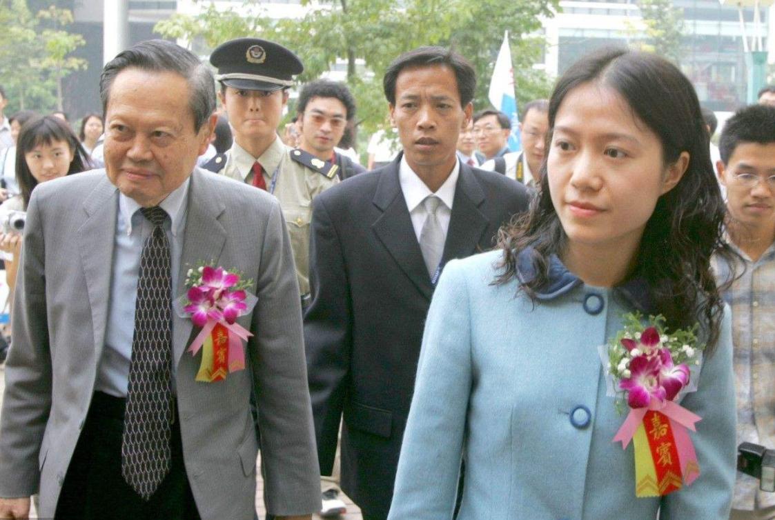 翁帆和杨振宁结婚之前啥关系,翁帆和杨振宁结婚是什么原因